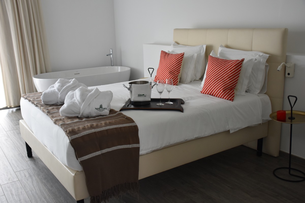 Quarto Duplo com Jardim — área de trabalho com vista para o jardim