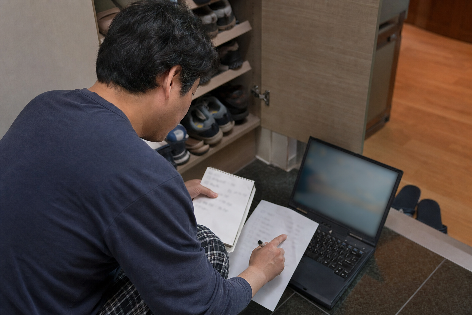 현재 PC의 Windows 11 호환 여부를 사양 메모로 확인하는 장면