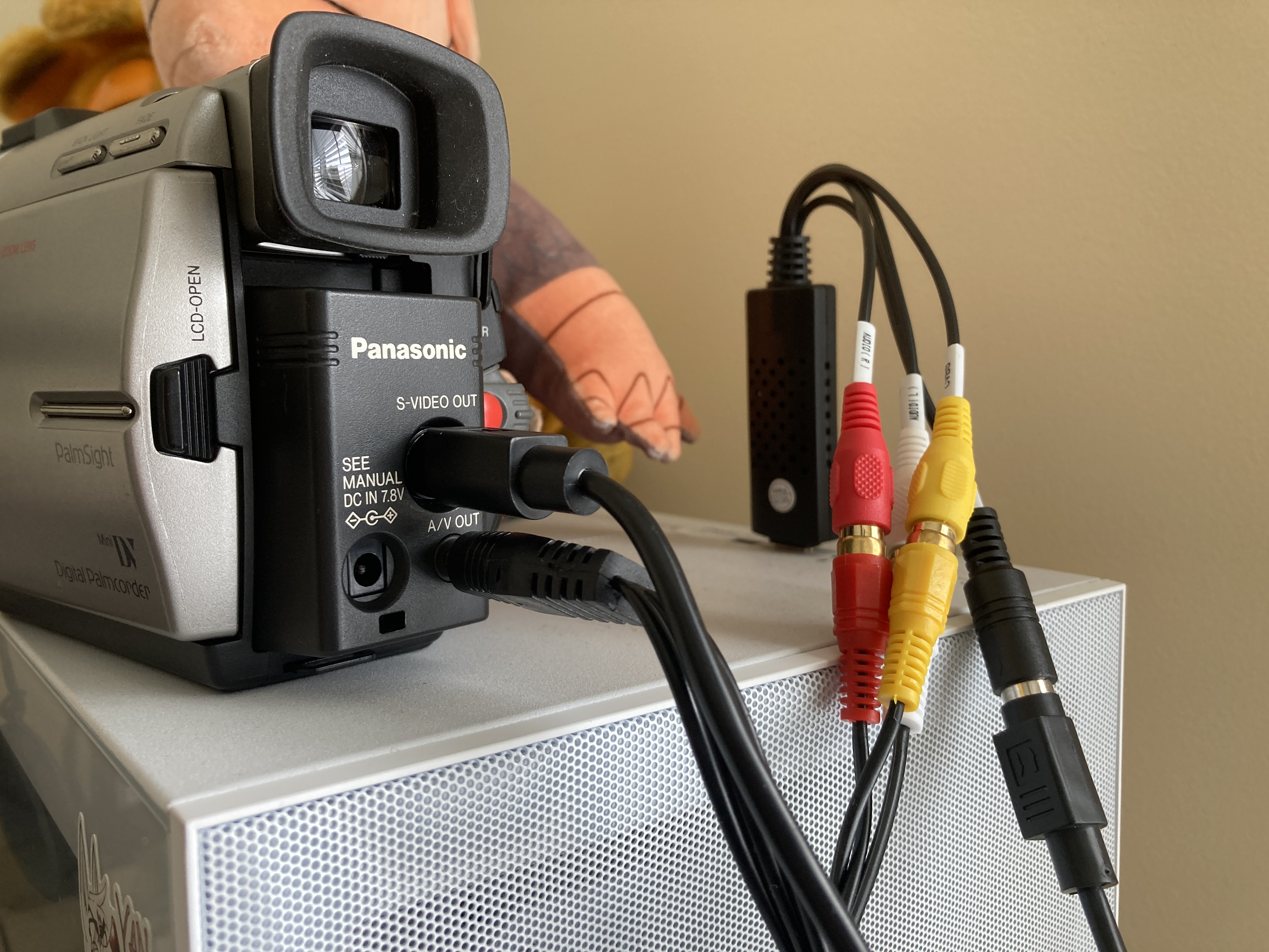 Help connecting a panasonic PV-DV910 to USB via A/V connection for