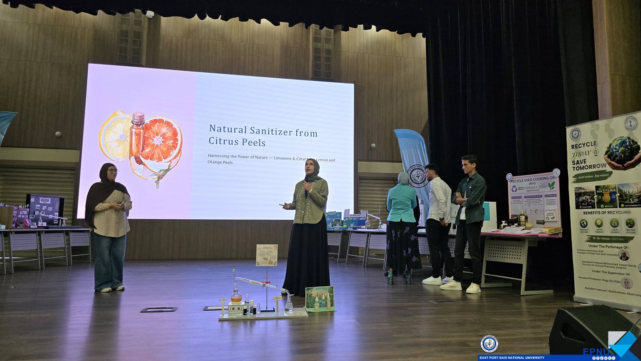 طلاب كلية الصيدلة في Organic Day 2026