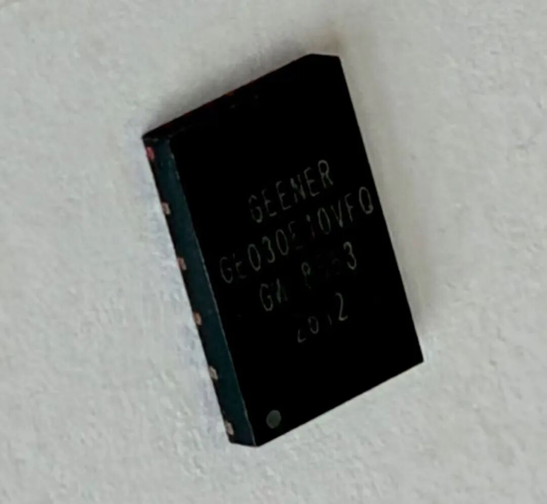 Cận cảnh mặt trước chip bán dẫn GaN hai chiều 100V Geener GE030E10VFQ