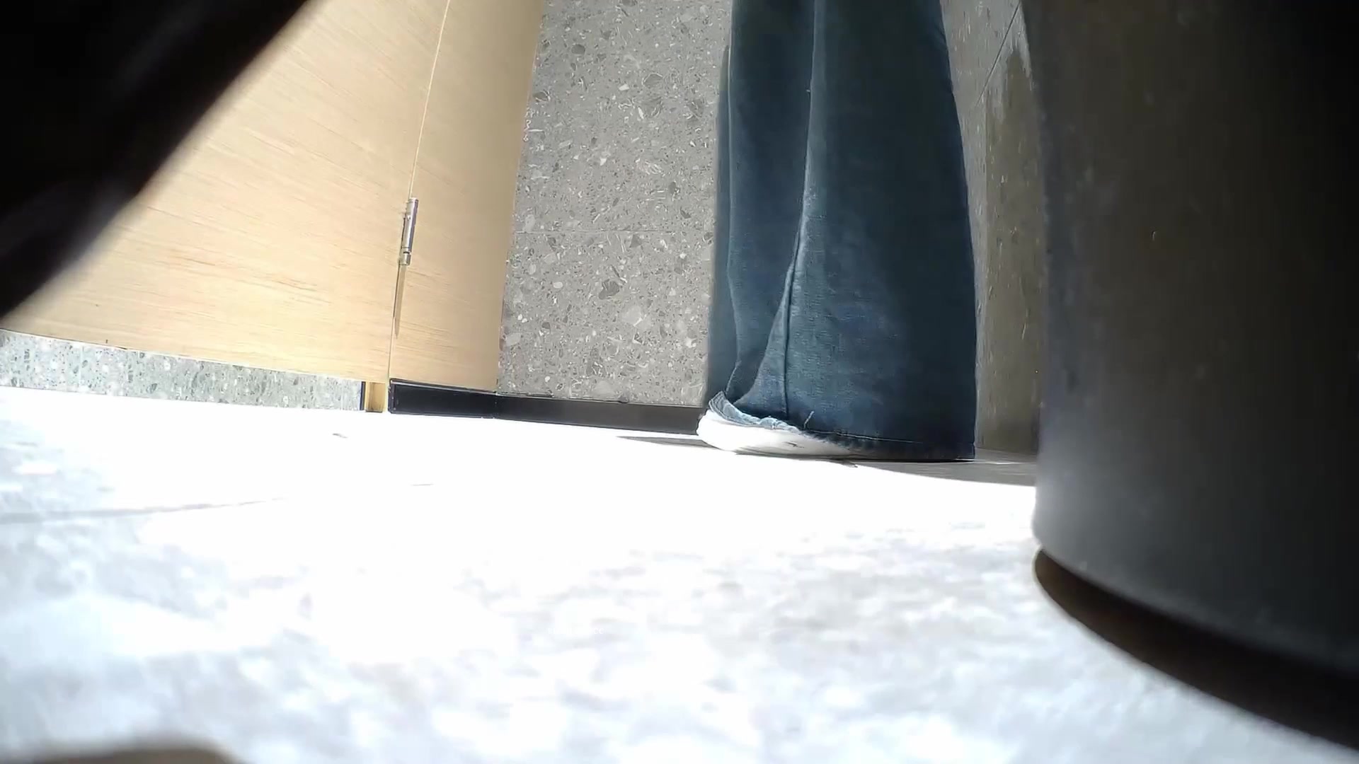 Toilet Spy — 0427(8) — screenshot 2
