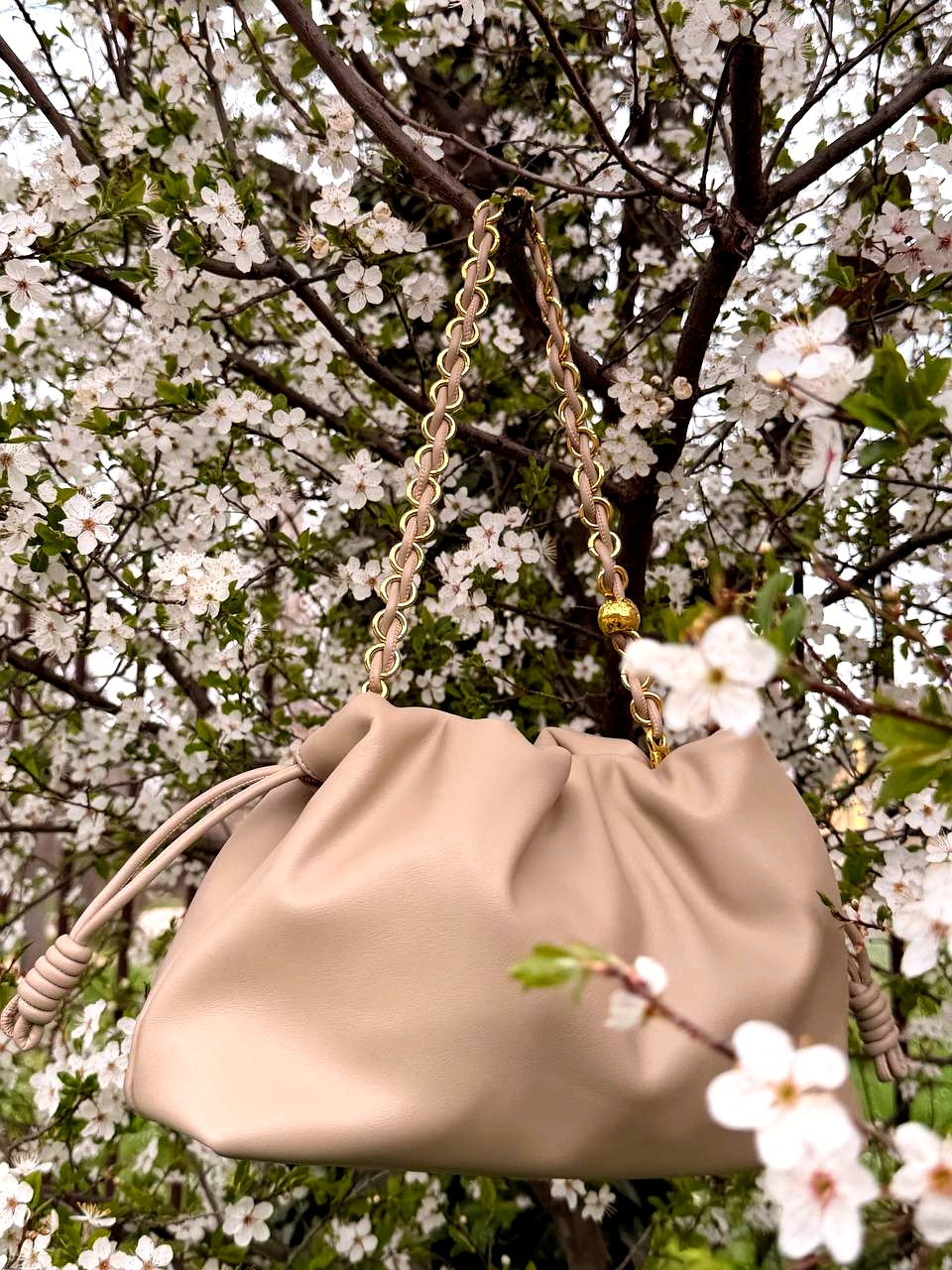 Sustainable vegan leather cognac bag in nature - Performa Milano