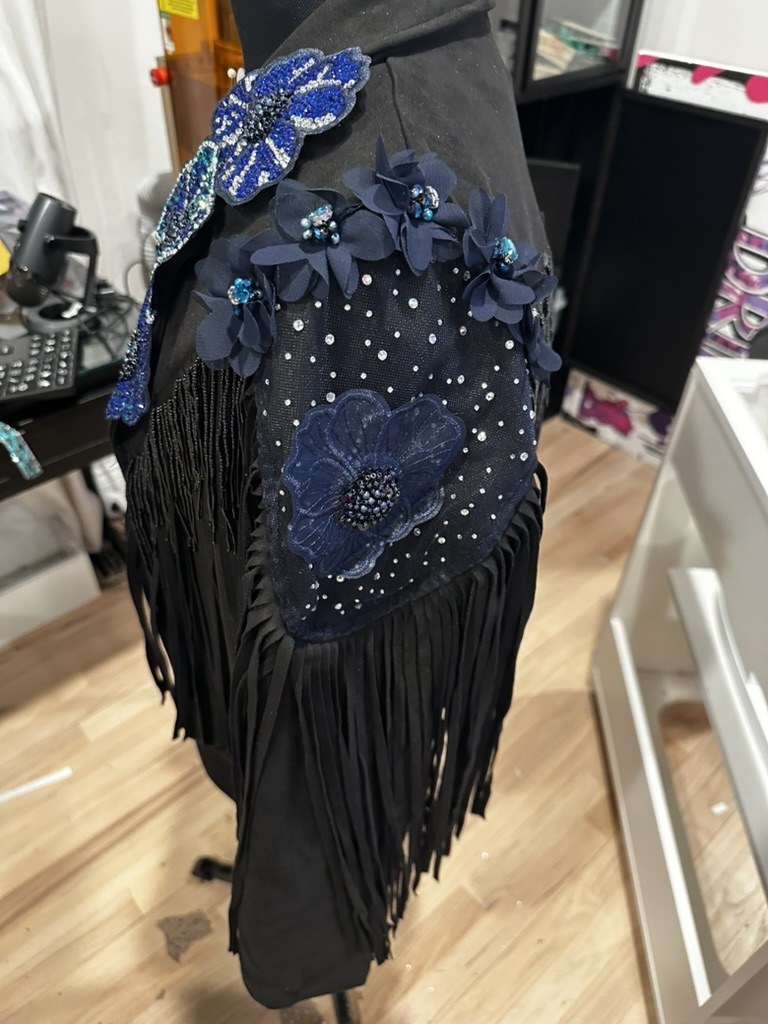 Sleeve flowers and fringe