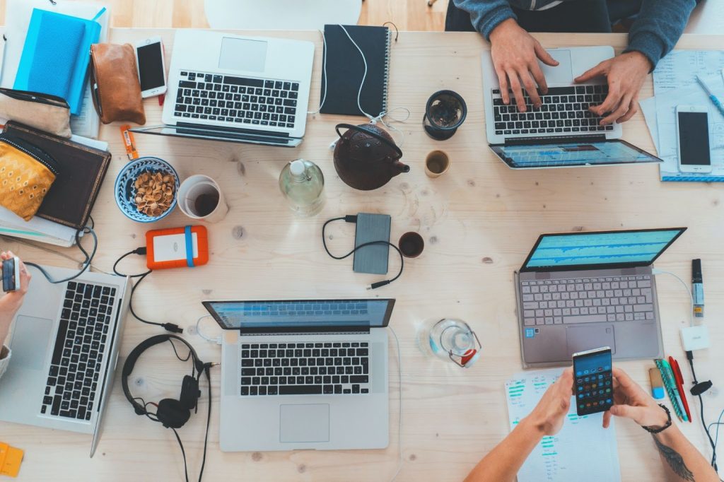 quang-ba-san-pham-qua-marketing-online-1024x682-2 Quảng bá sản phẩm qua marketing online