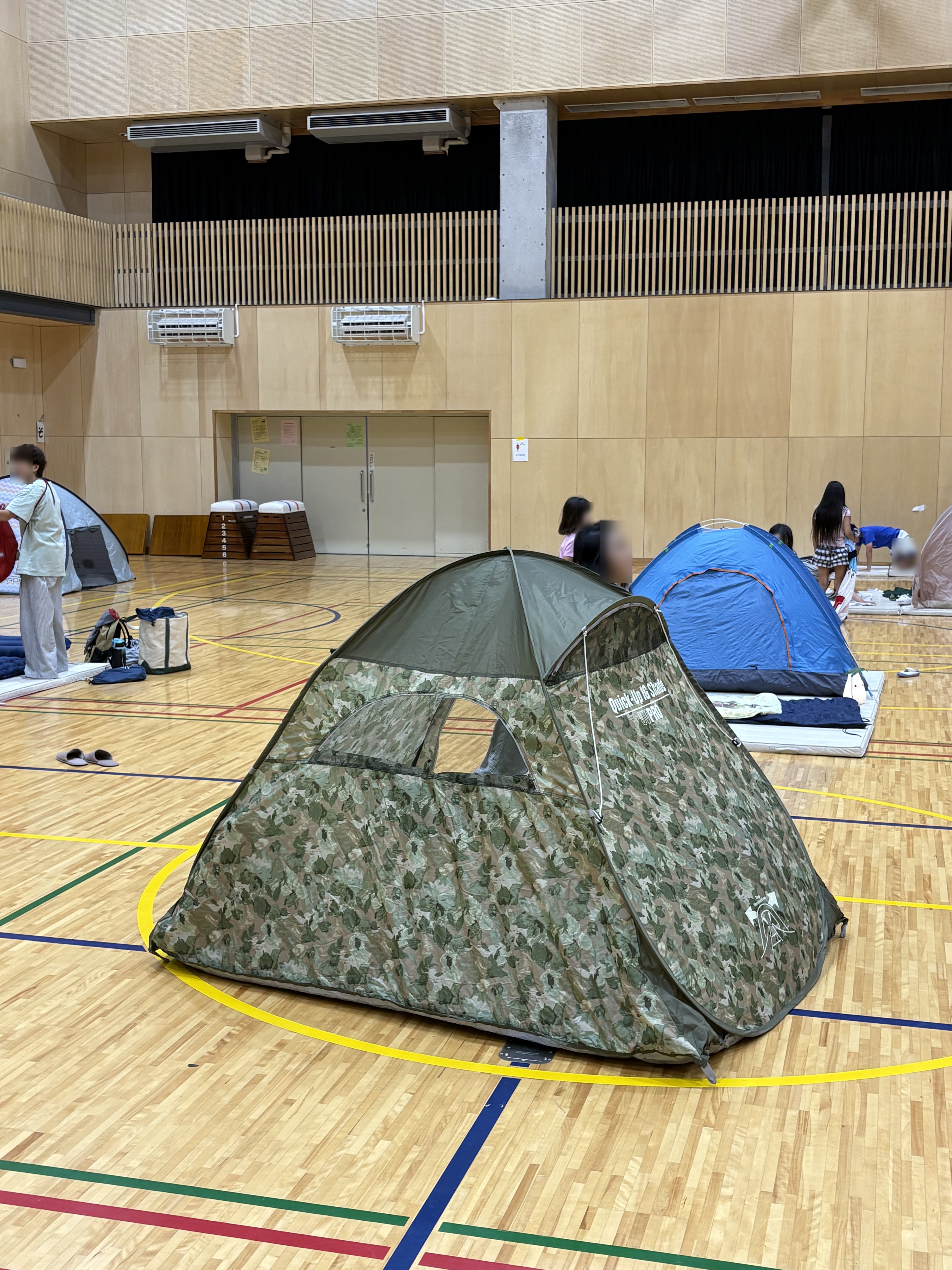 就寝準備、テント設営の様子