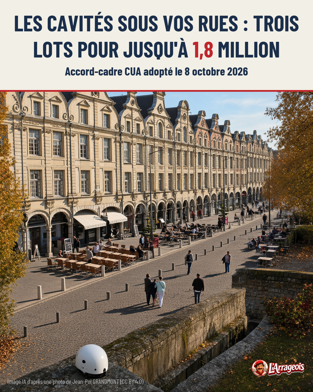 Vue aérienne d'une place pavée bordée de bâtiments historiques à arcades, avec des terrasses extérieures, des piétons et des arbres aux feuilles d'automne.