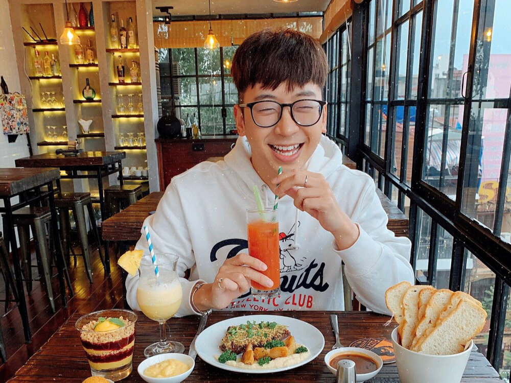 Hợp tác với KOLs