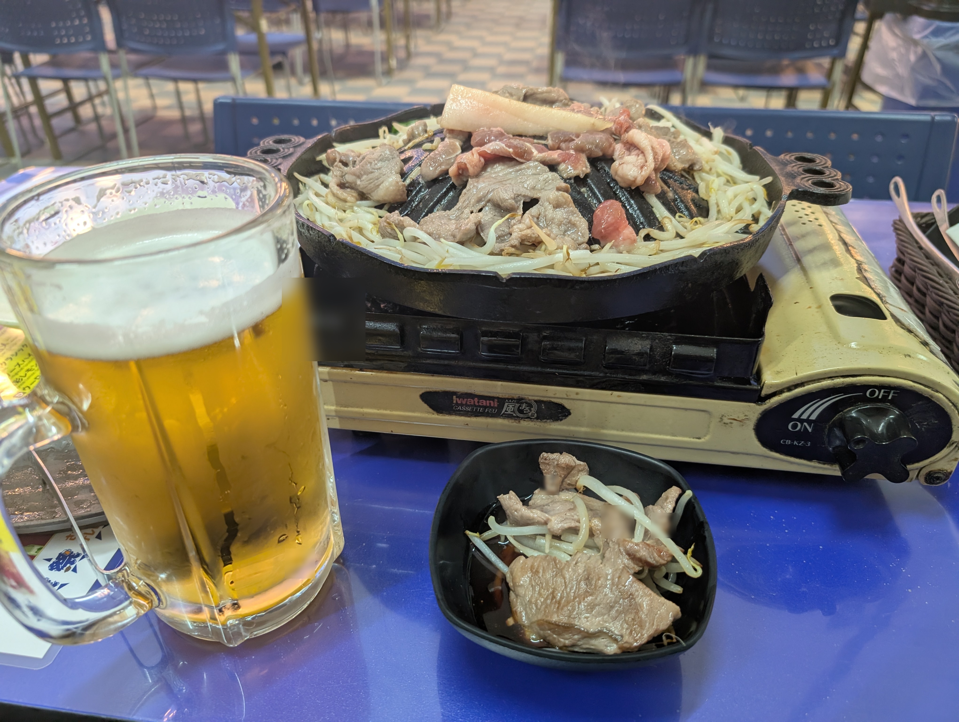 こんがり焼き上がったジンギスカンとビール