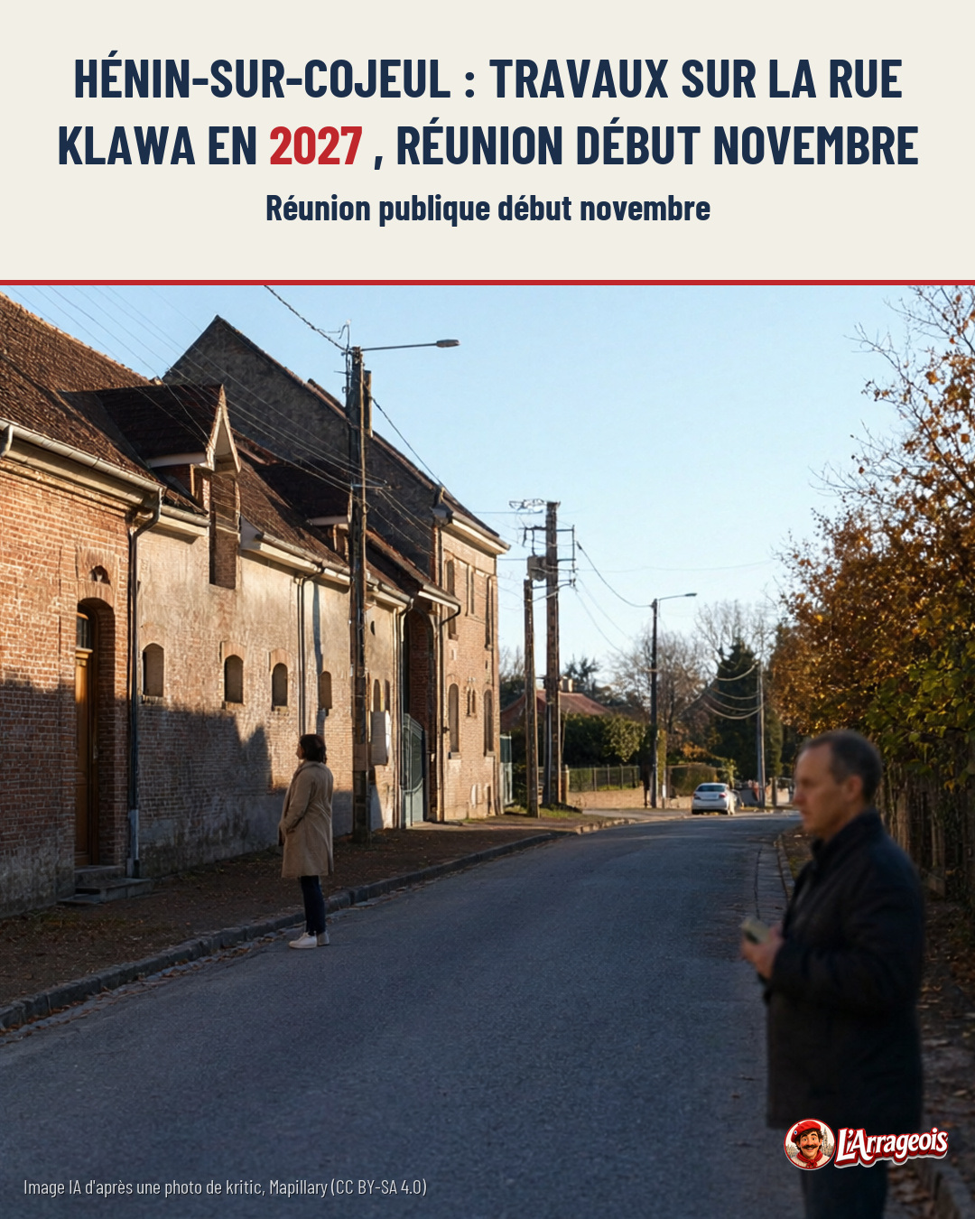 Une rue de village avec des bâtiments en brique, un homme au premier plan et une personne au loin.