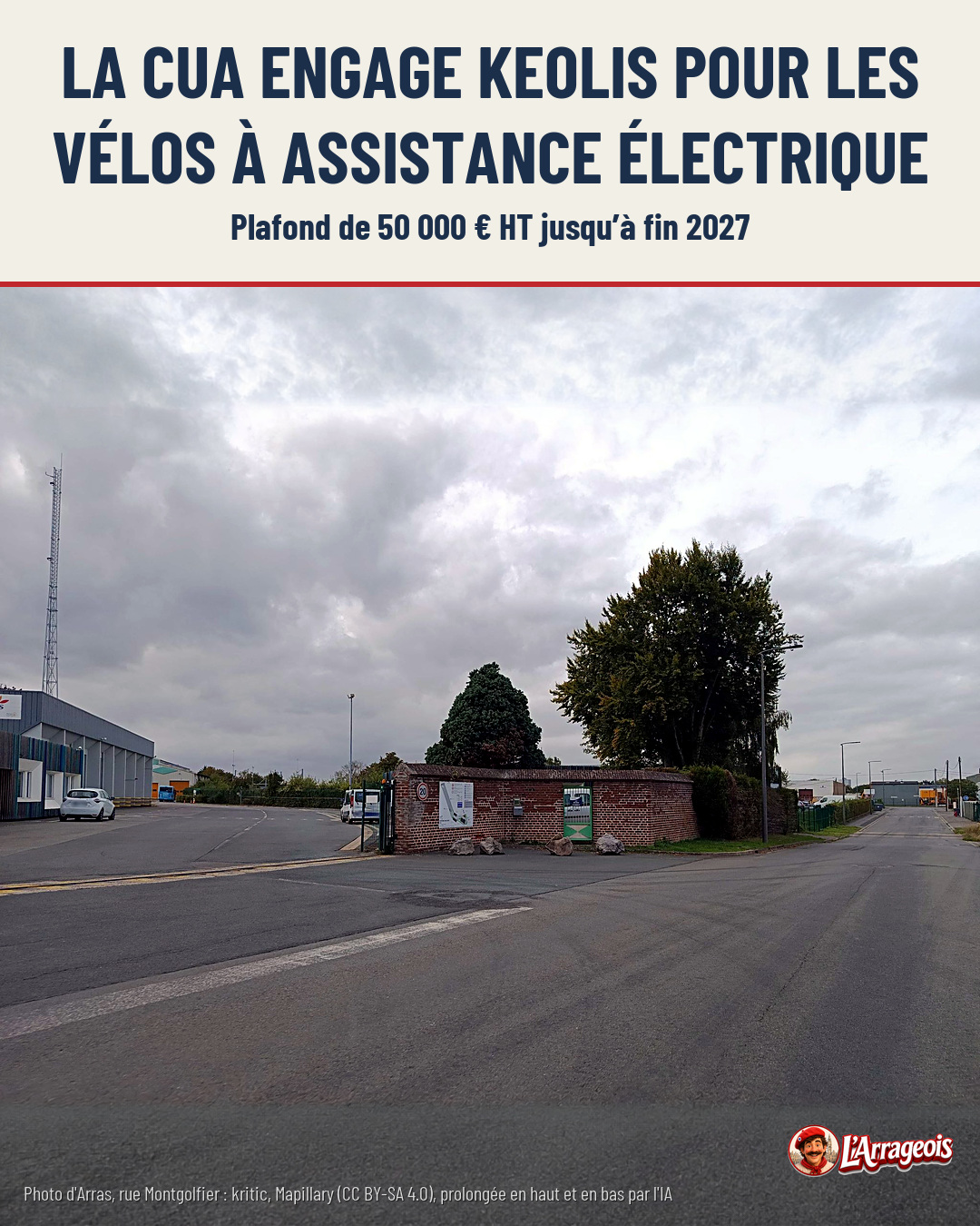 Vue d'un site industriel avec un mur de briques, des arbres, une voiture et un ciel nuageux.