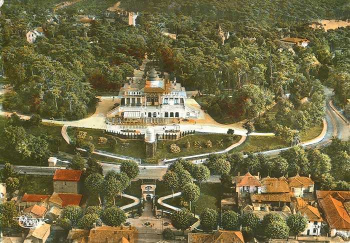 Vue aérienne du Casino Mauresque et de ses jardins