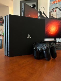 PS4 Pro с контроллерами и играми
