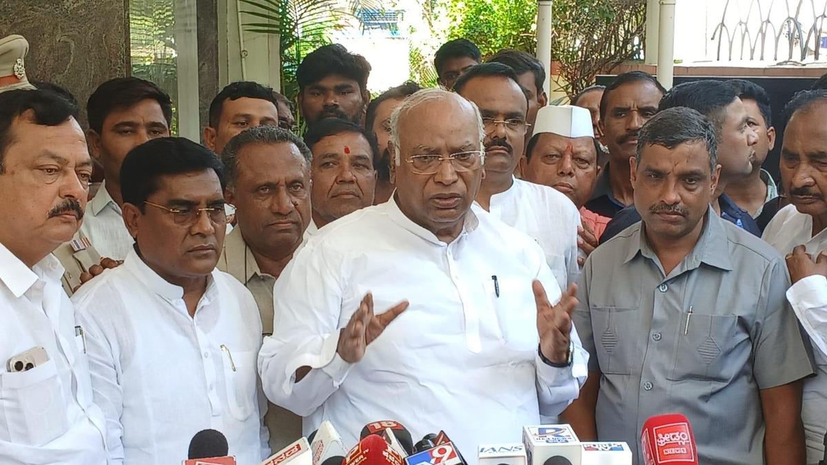 Congress Criticizes Centre Over Reduced LPG Refills in Ujjwala Scheme