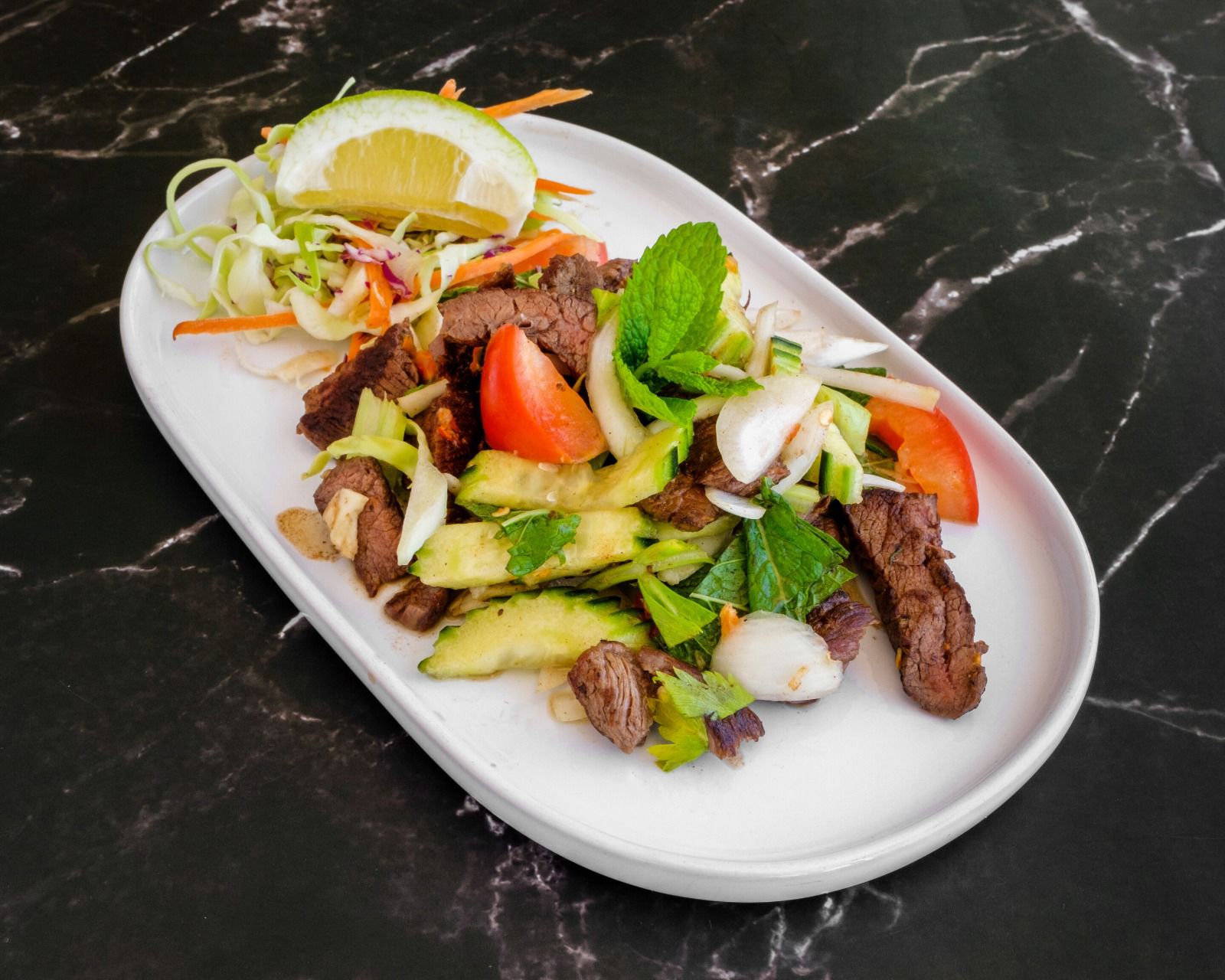Salada de novilho tailandesa — Yam Nuea