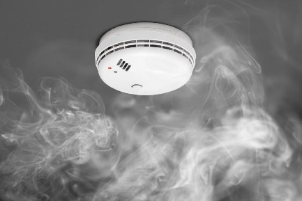 La Importancia y Limitaciones de los Sensores de Humo a Bate