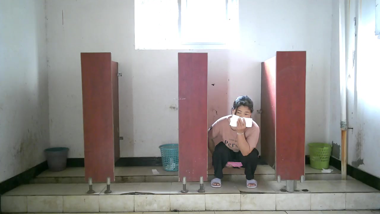 Toilet Spy — 0519(49) — screenshot 2