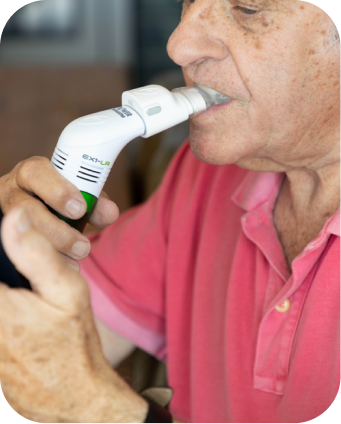 Ciclista usando dispositivo