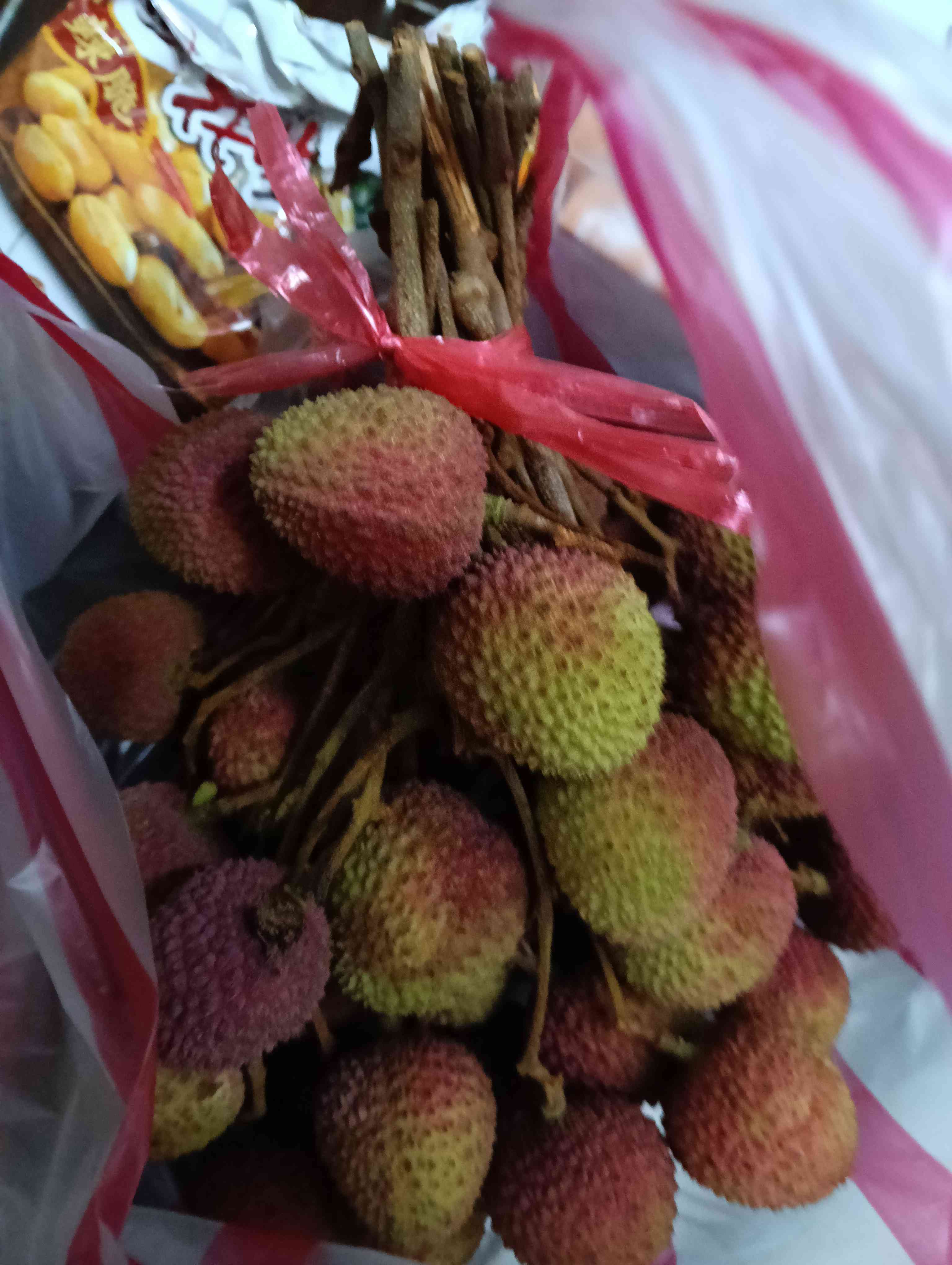 Re: [問卦] 震驚！！  荔枝竟然不是掛枝一起賣