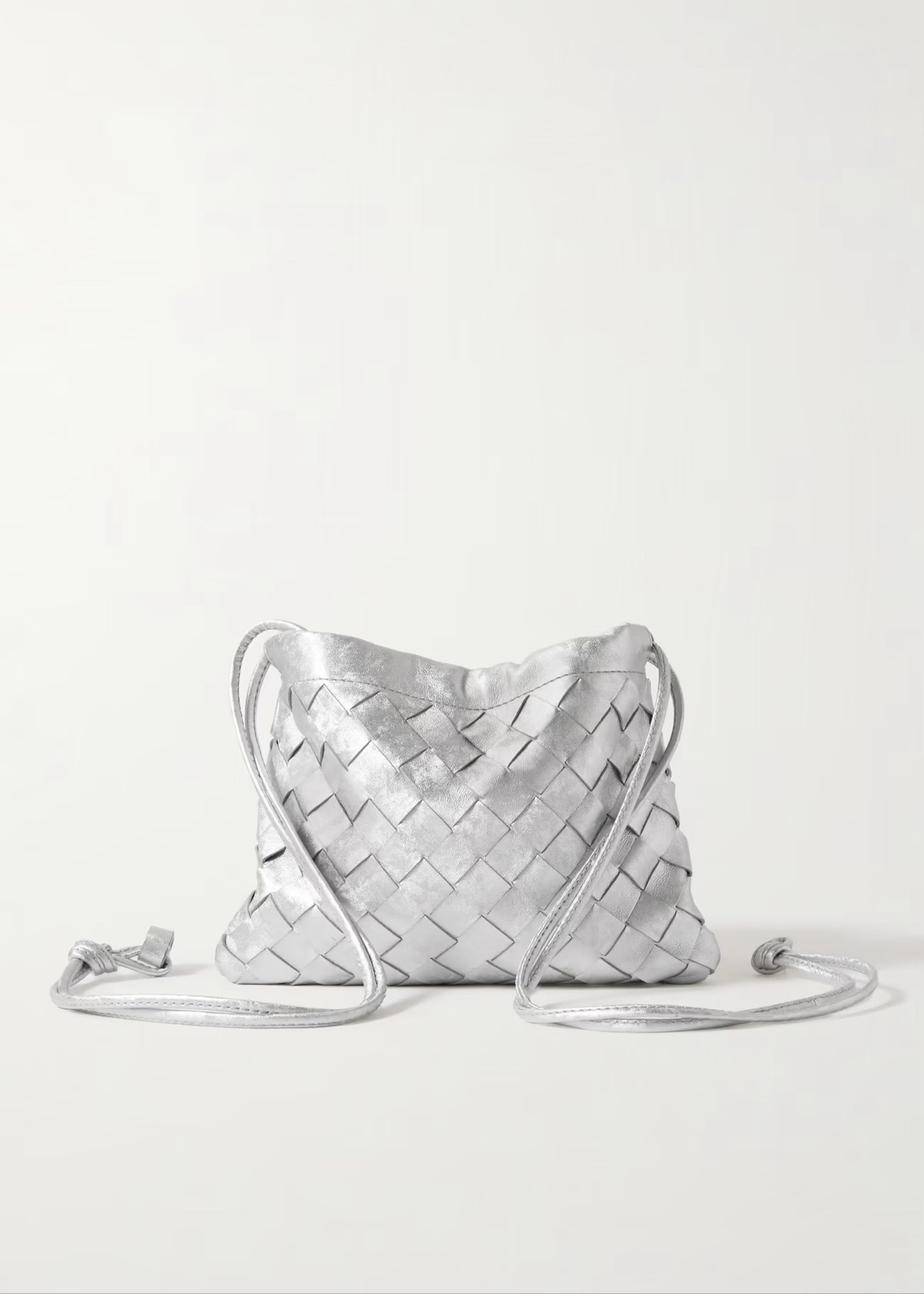Pochette Bottega Veneta Dustbag small en cuir métallisé argenté tressé Intrecciato