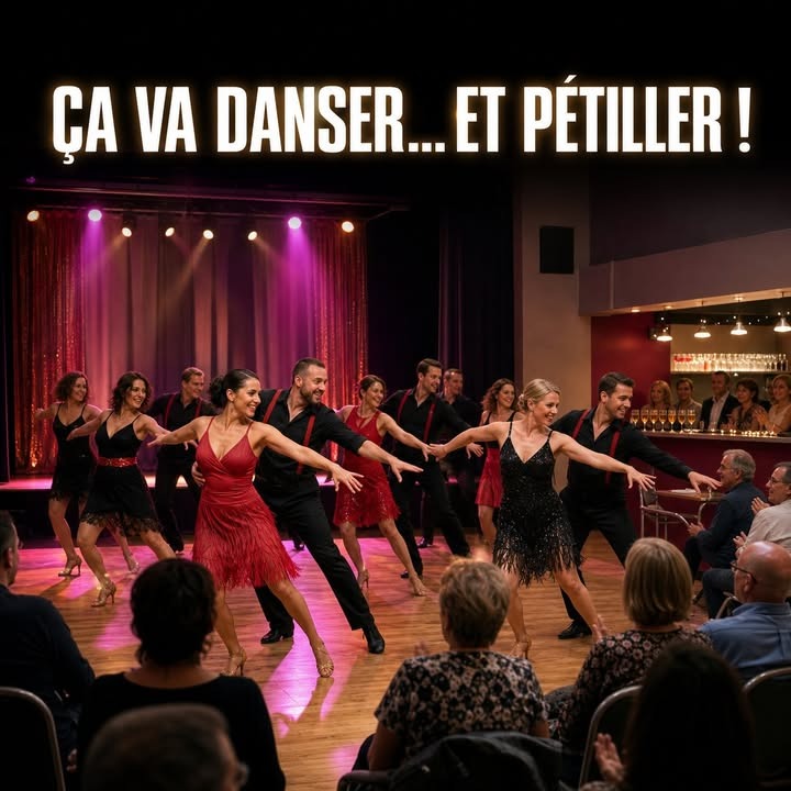 Des couples en tenue de danse s'exécutent sur une scène éclairée de lumières roses devant un public assis.
