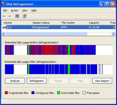 A screenshot of the Windows XP Disk Defragmenter