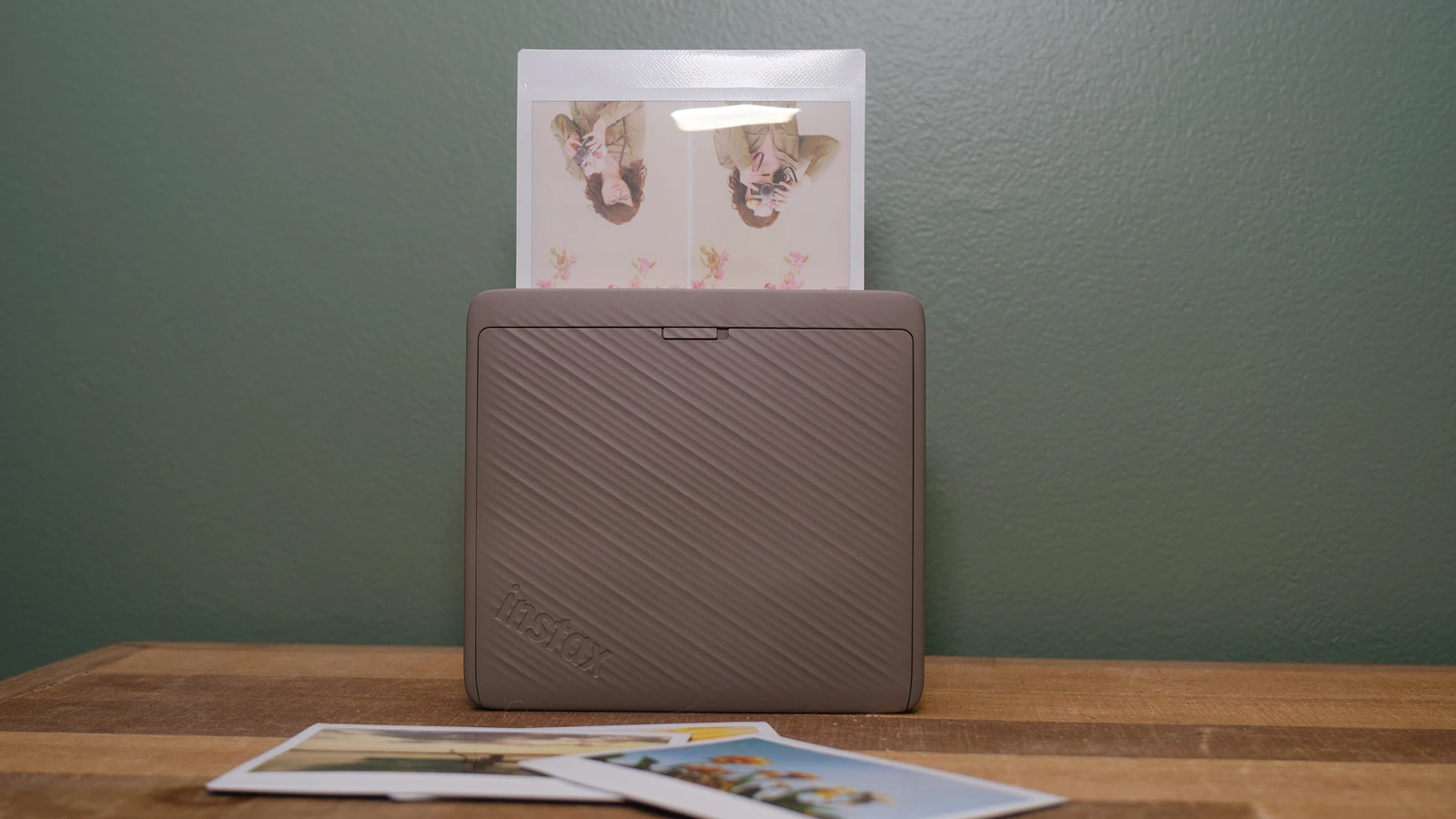 Fujifilm Instax Link Wide 2: Đánh Giá Máy In Ảnh Tức Thời Kỷ Niệm - Hình 3