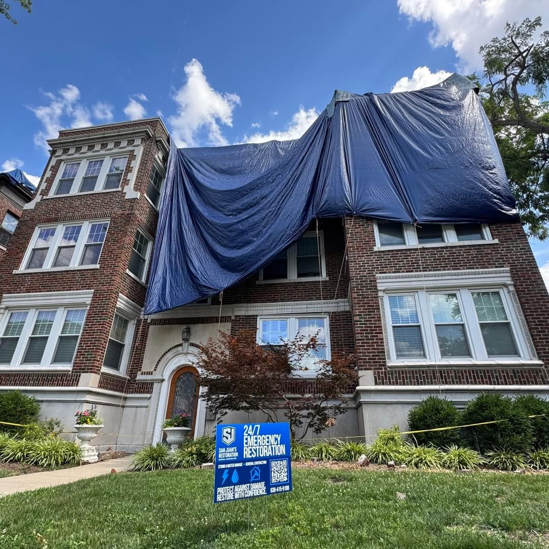 Multifamily building with protective roof tarp