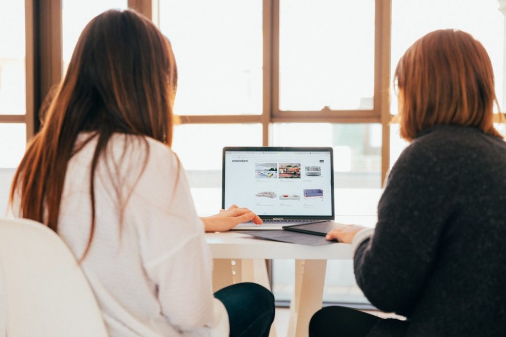Cách tương tác với khách hàng qua website