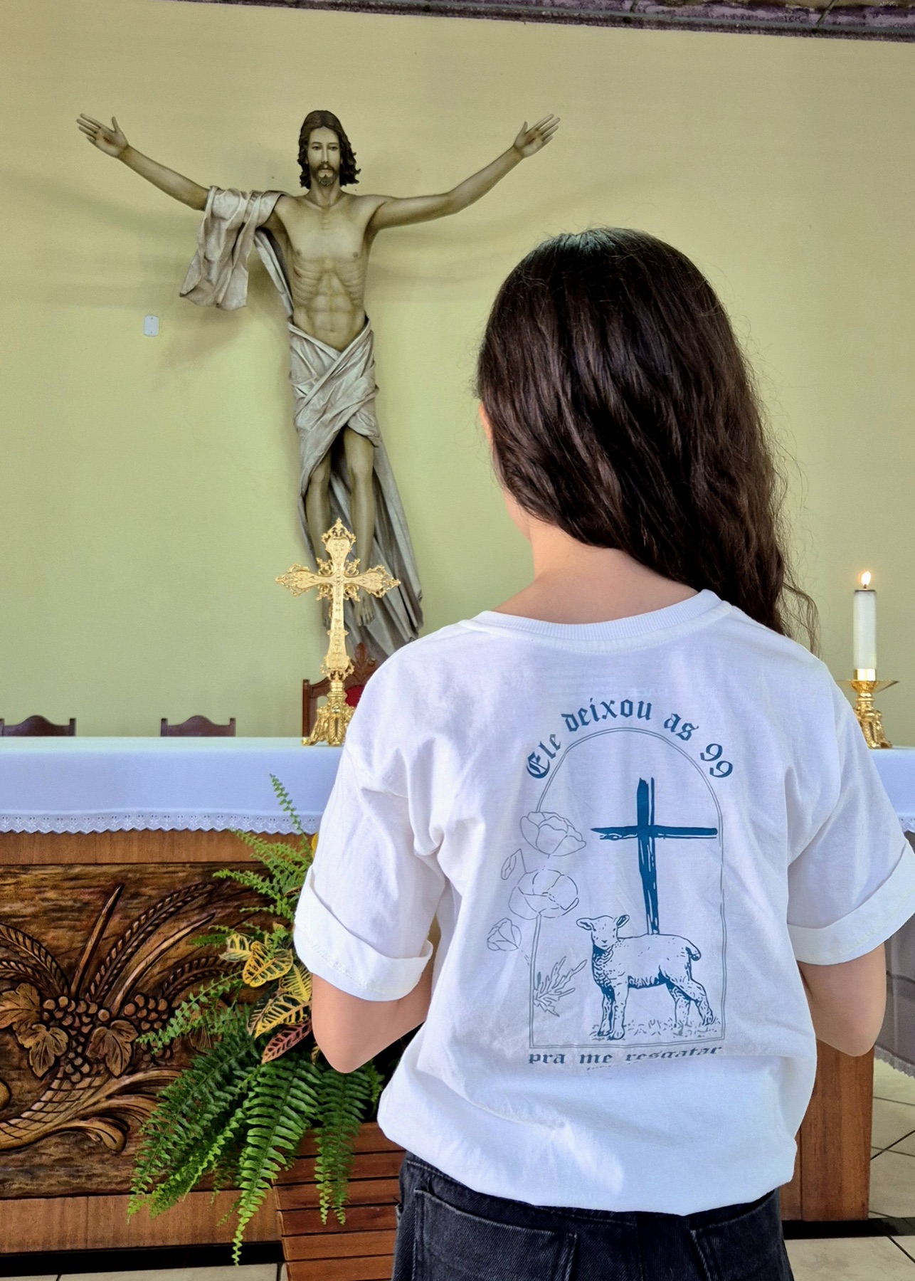 Criança usando camiseta A Centésima infantil da HACE