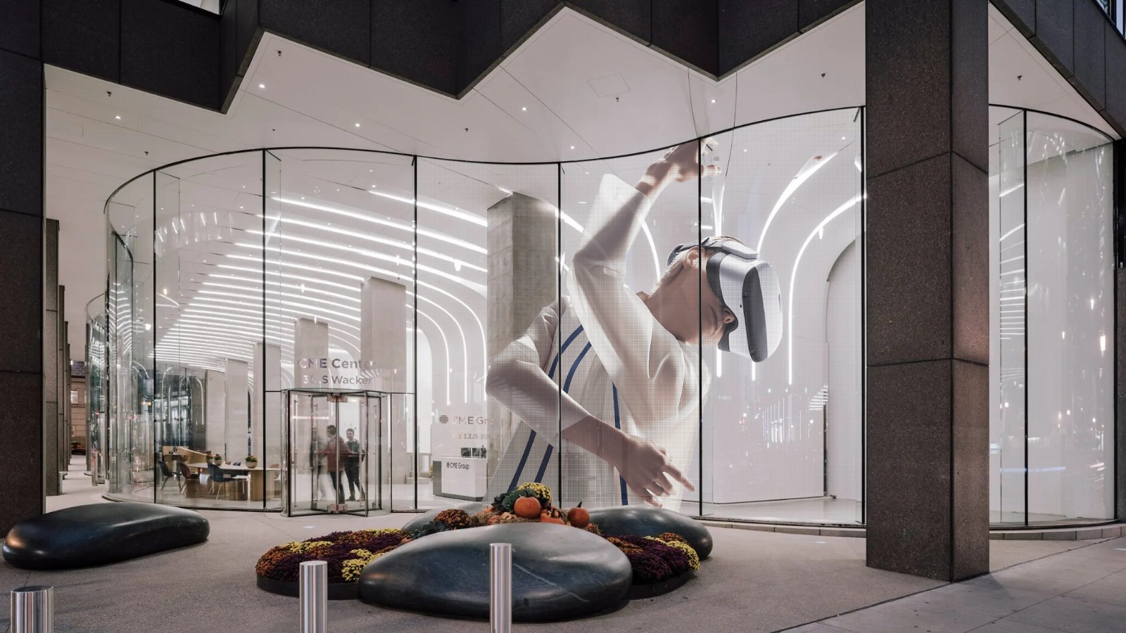 Transparante LED op gebouwgevel met VR
