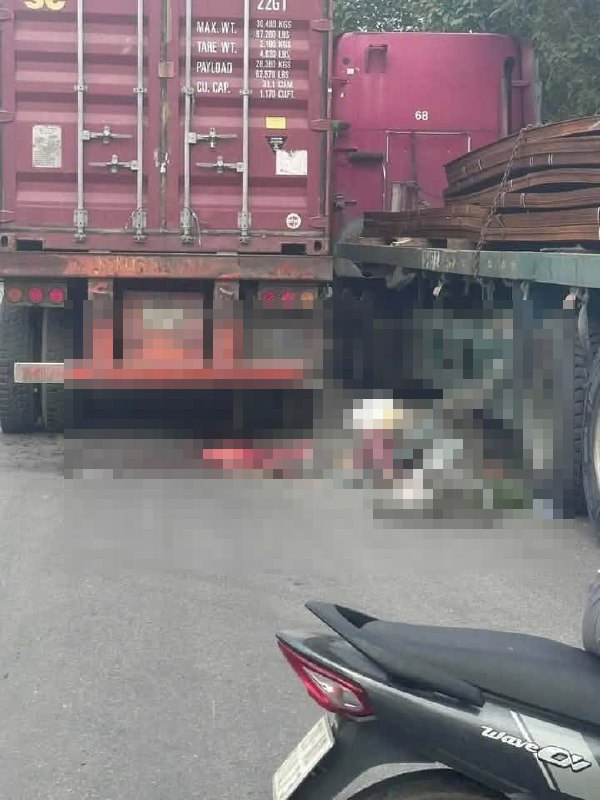 Hình ảnh vụ tai nạn giao thông tại Thạch Thất, Hà Nội