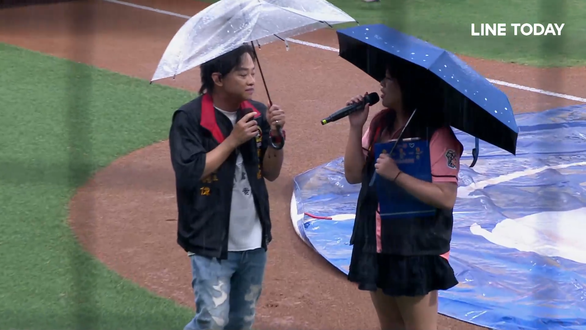 [閒聊] 第一次看到撐傘賽前表演