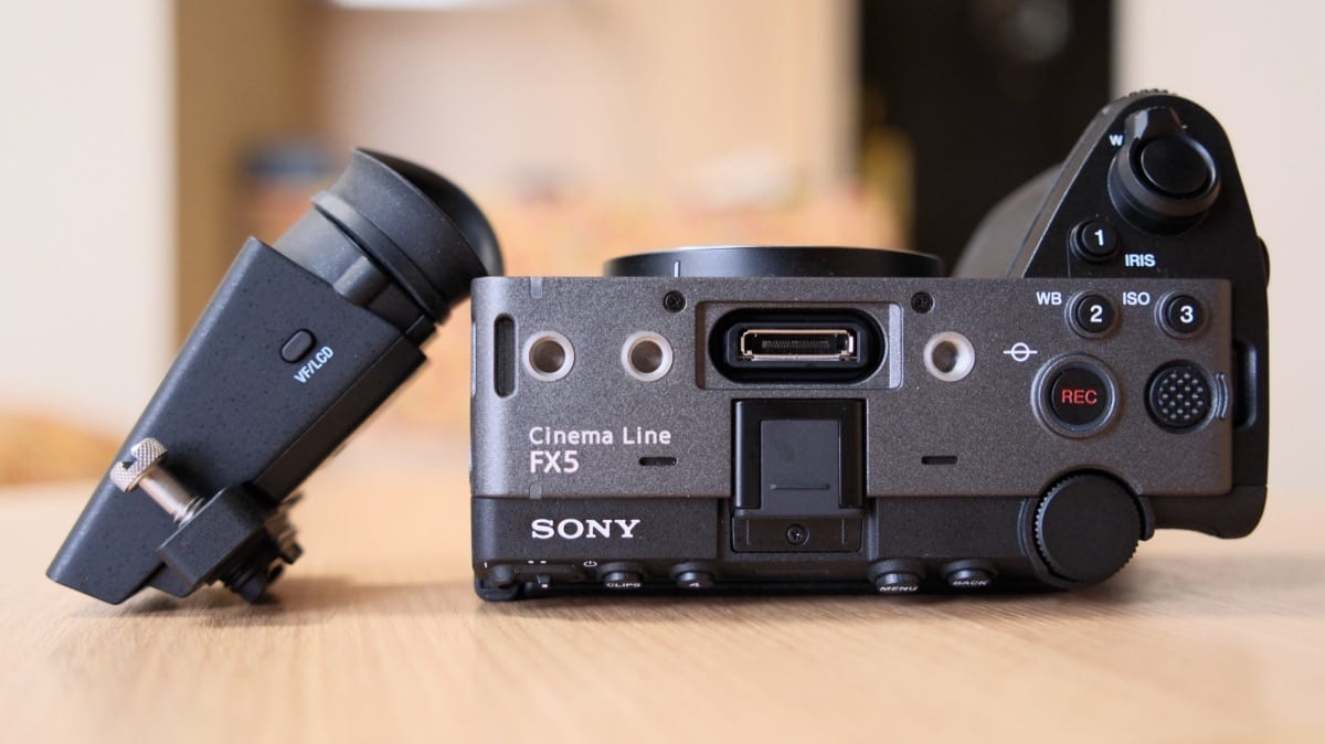 Giao diện màn hình và các nút điều khiển trên Sony FX5