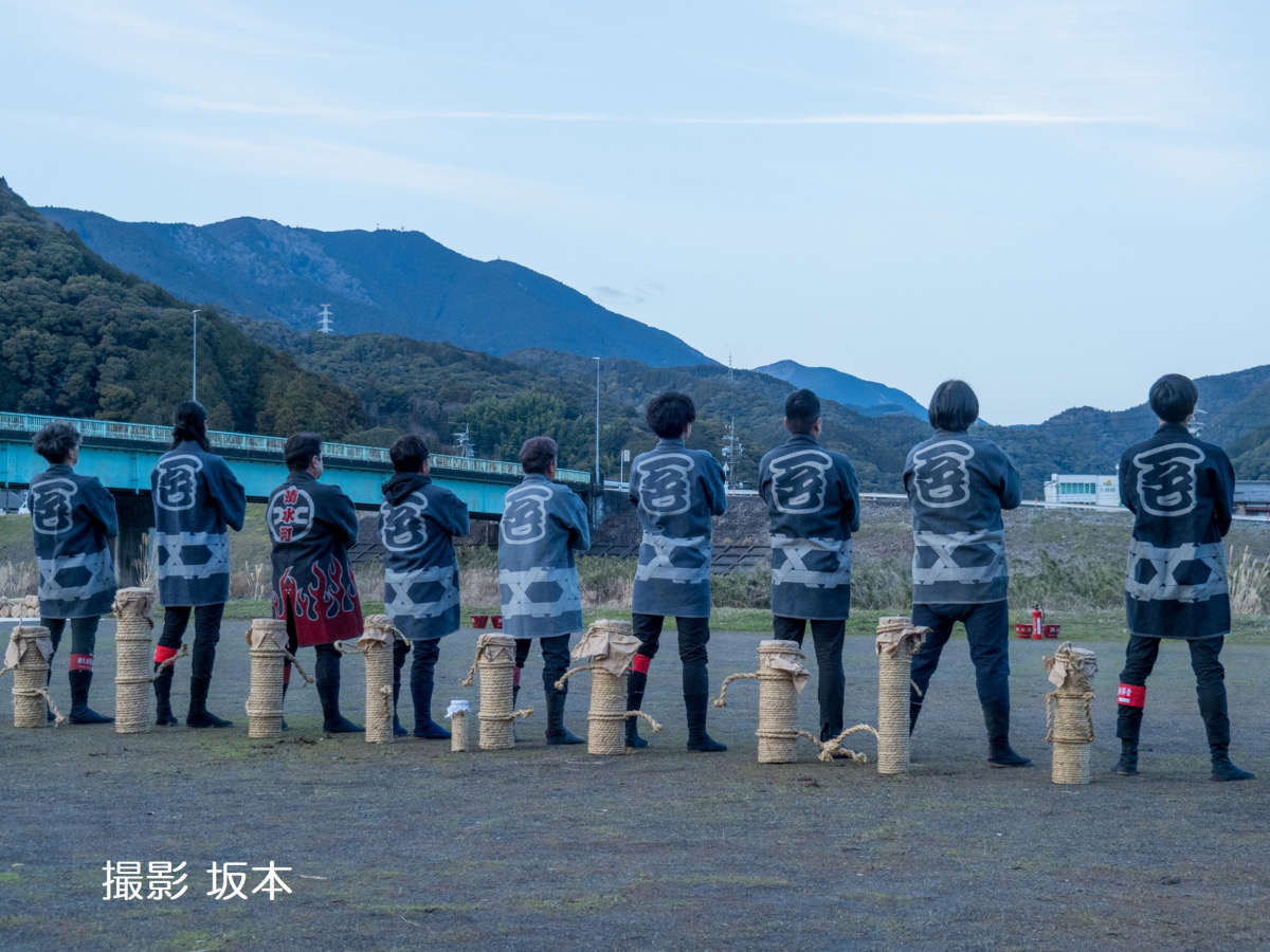 複数の火柱が並んで噴き上がる迫力の一枚（撮影：金武武さん）