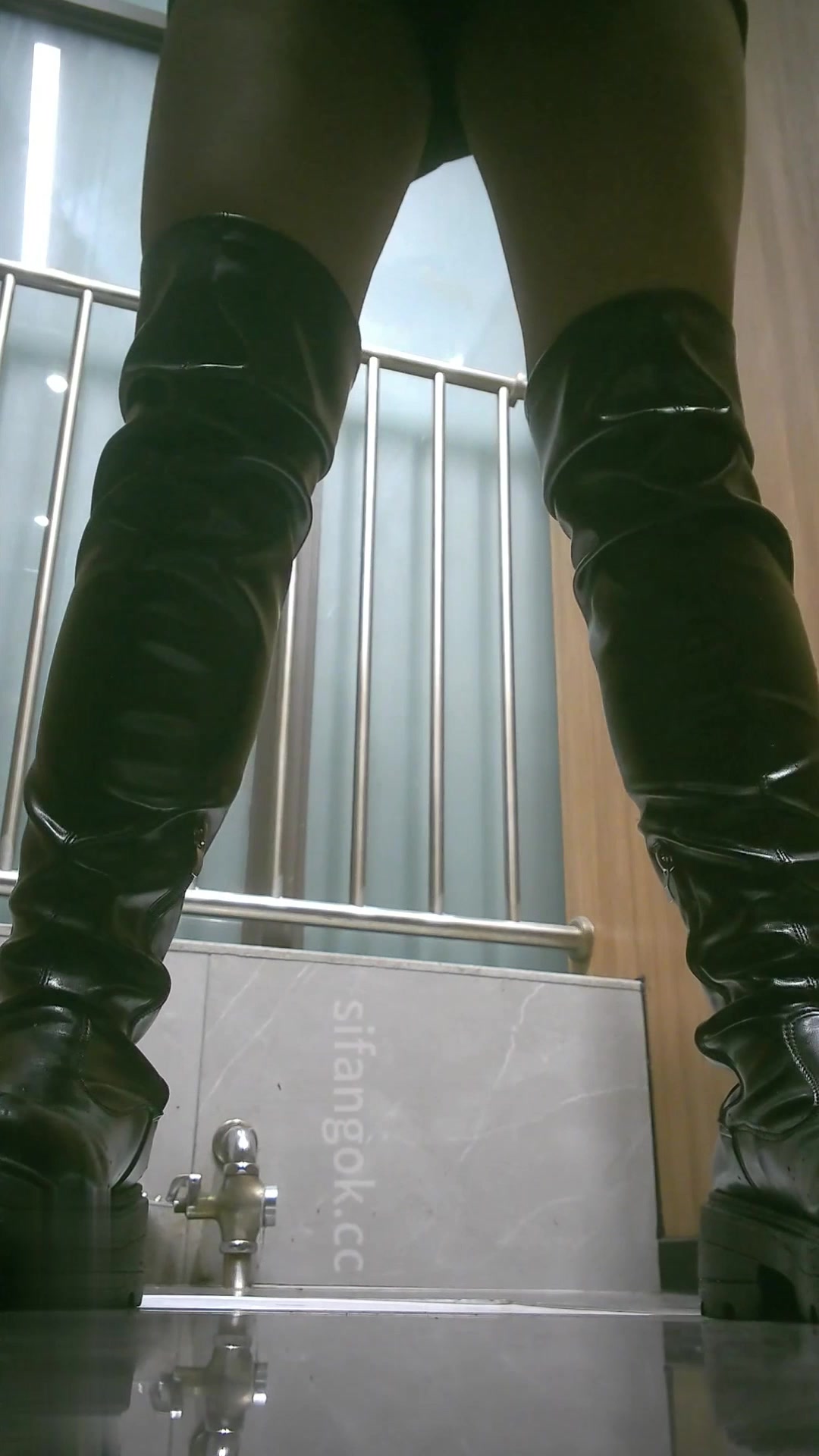 Toilet Spy — 0415(33) — screenshot 2