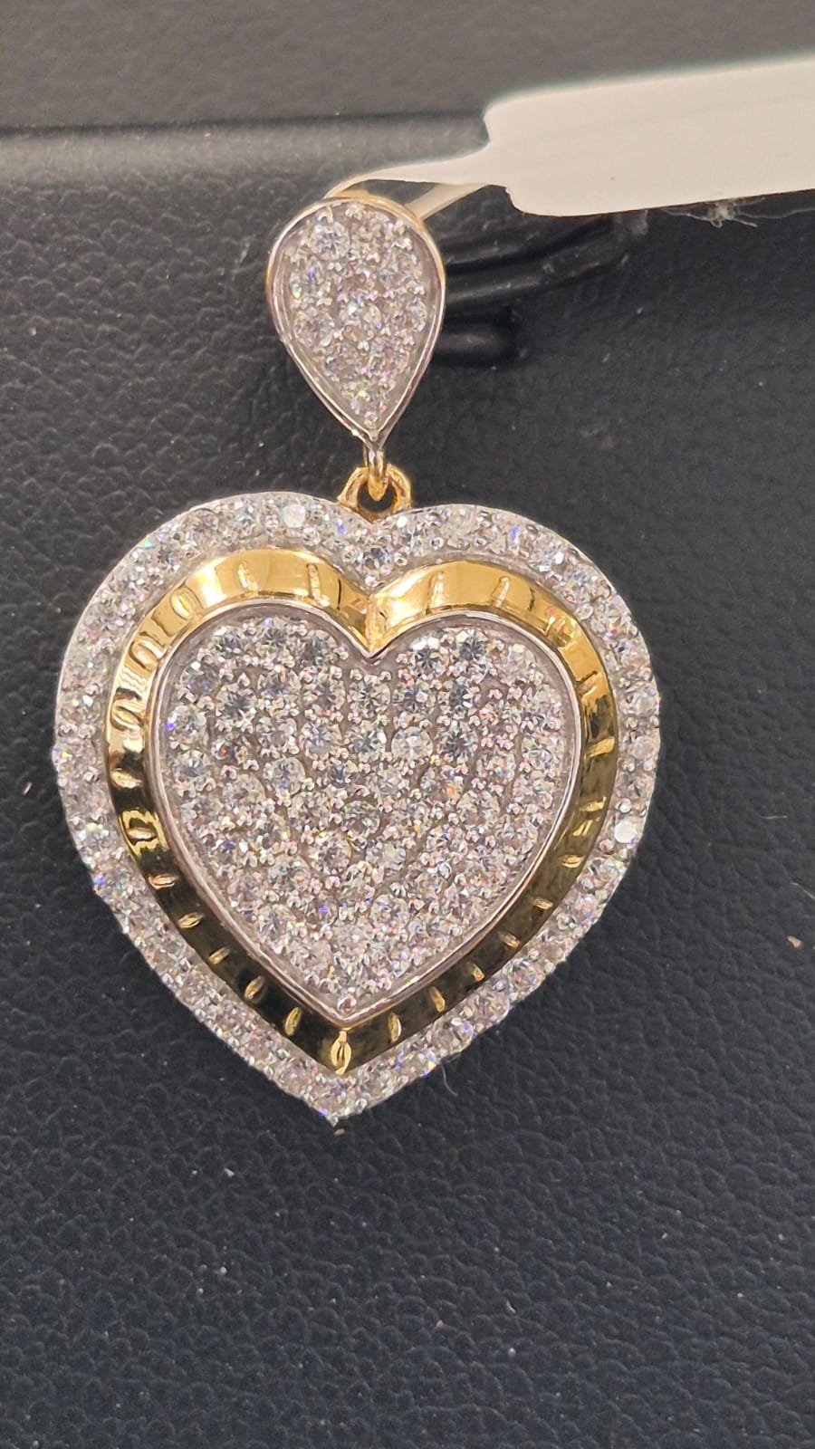 Exquisite handcrafted gold necklace set displayed at Kiran Jewellers in Shahganj, Agra
