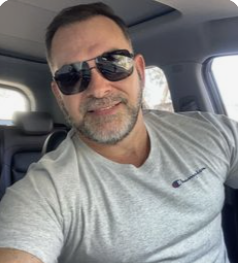 Nicolás R.