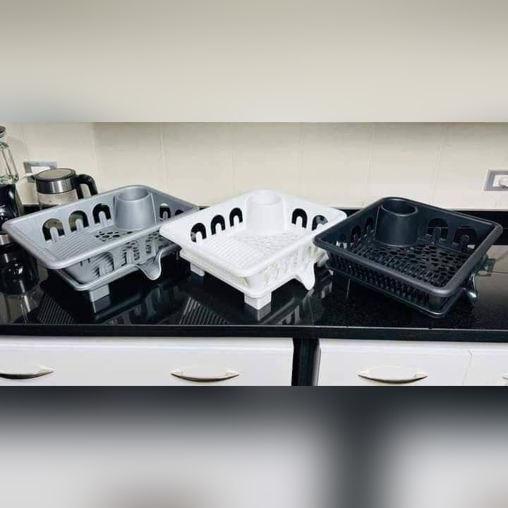 مطبقية وصفاية أطباق وأكواب حوض بقاعدة تصريف