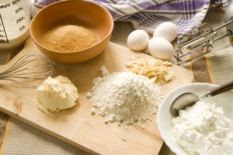 Chuẩn bị nguyên liệu làm bánh