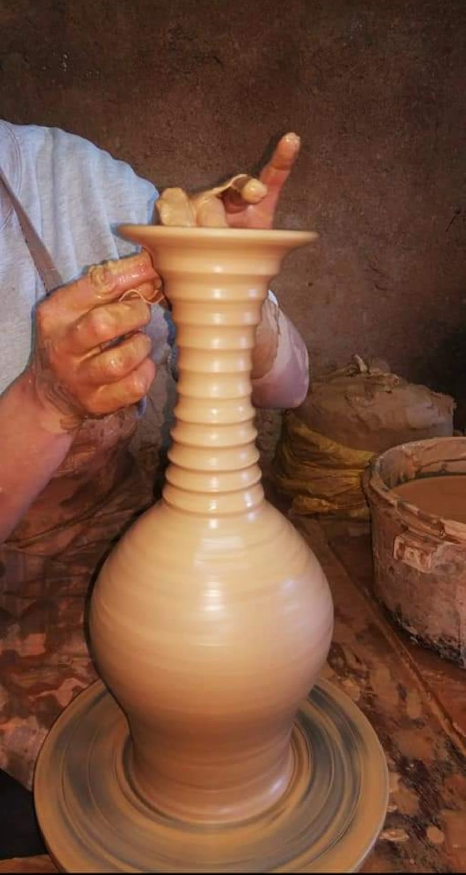 Pieza de cerámica de taller de empresa