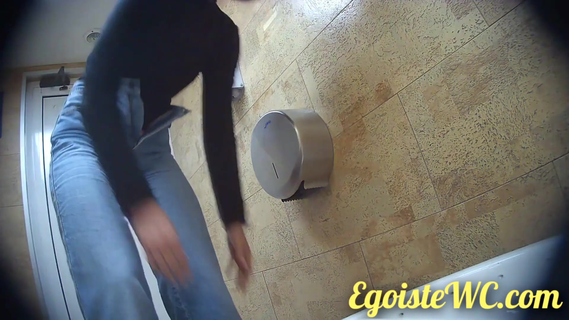 Toilet Spy — 0610(90) — screenshot 2