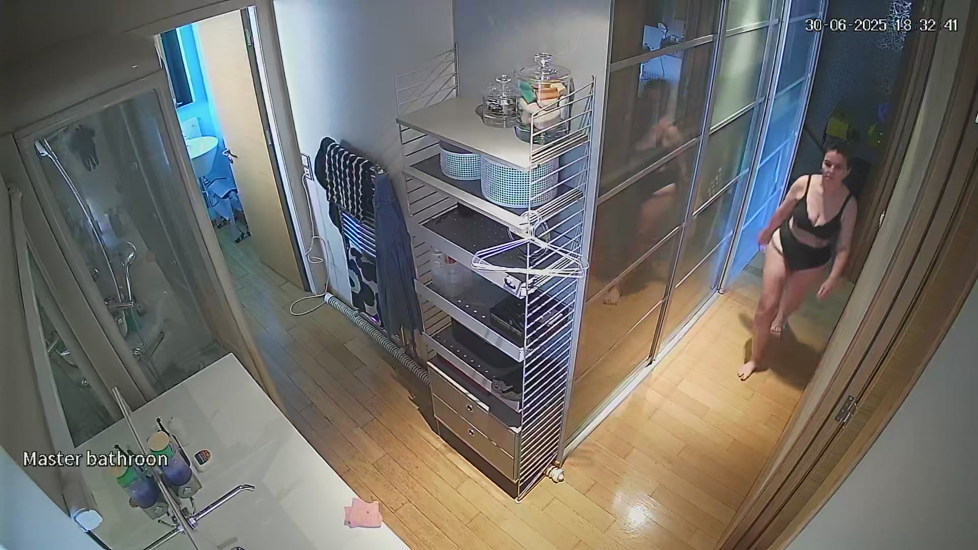 Hidden Voyeur 2 — 4_5830179359972924768 — screenshot 2