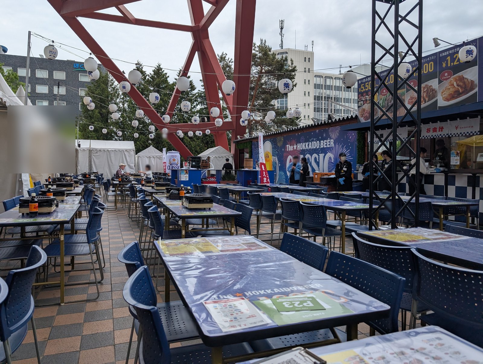 さっぽろテレビ塔ビアガーデンの賑わい