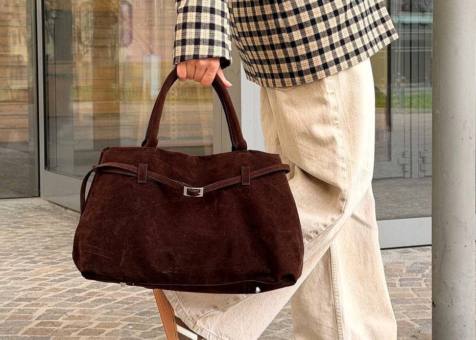 Quality vegan leather chocolate bag - Performa Milano street style