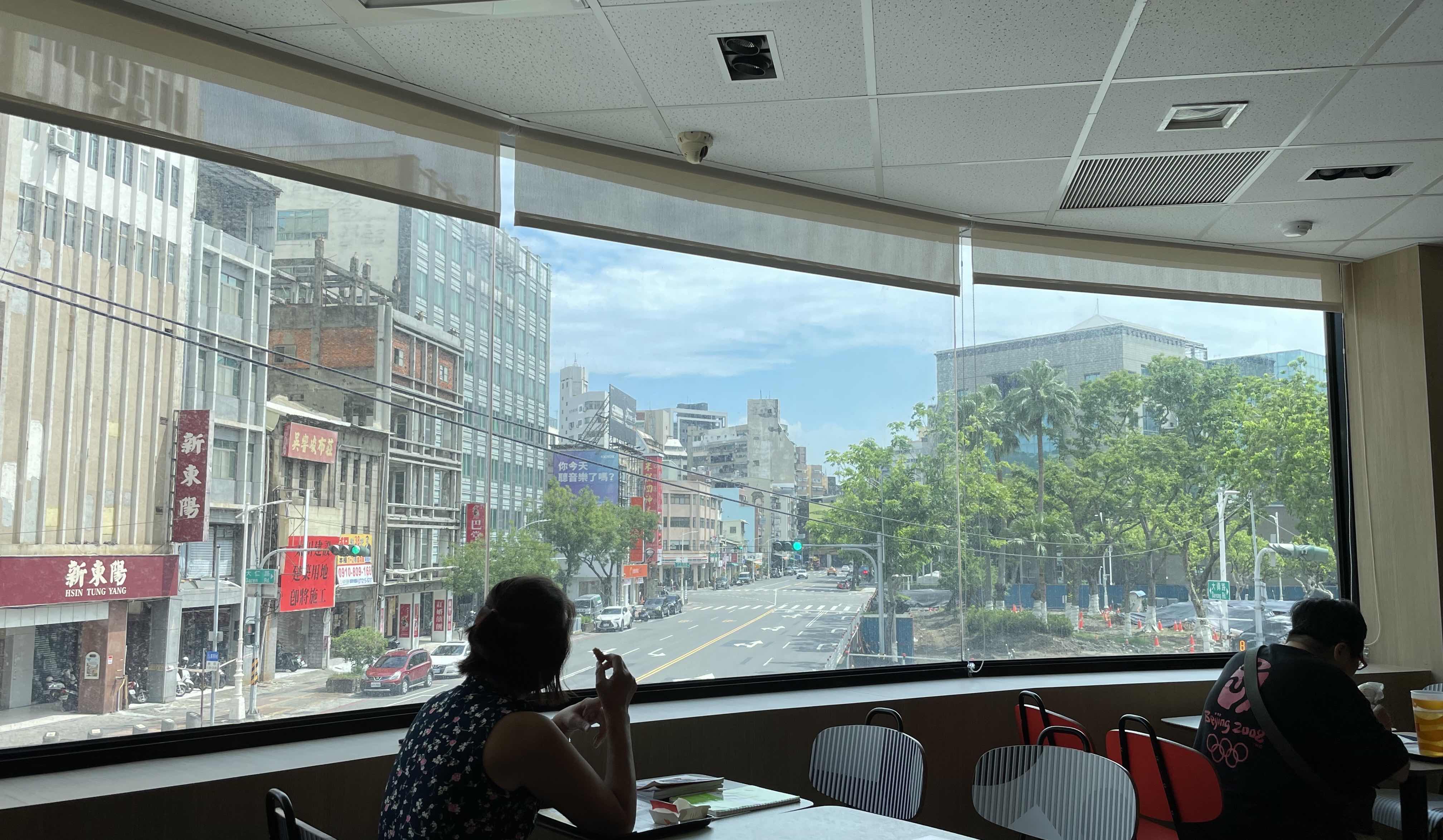 Re: [問卦] 高雄同事：你怎麼連丹丹都沒吃過