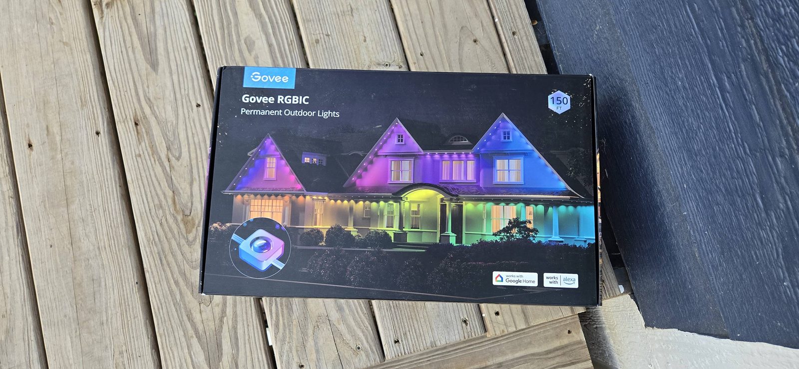 Smart outdoor lighting kit ready to install