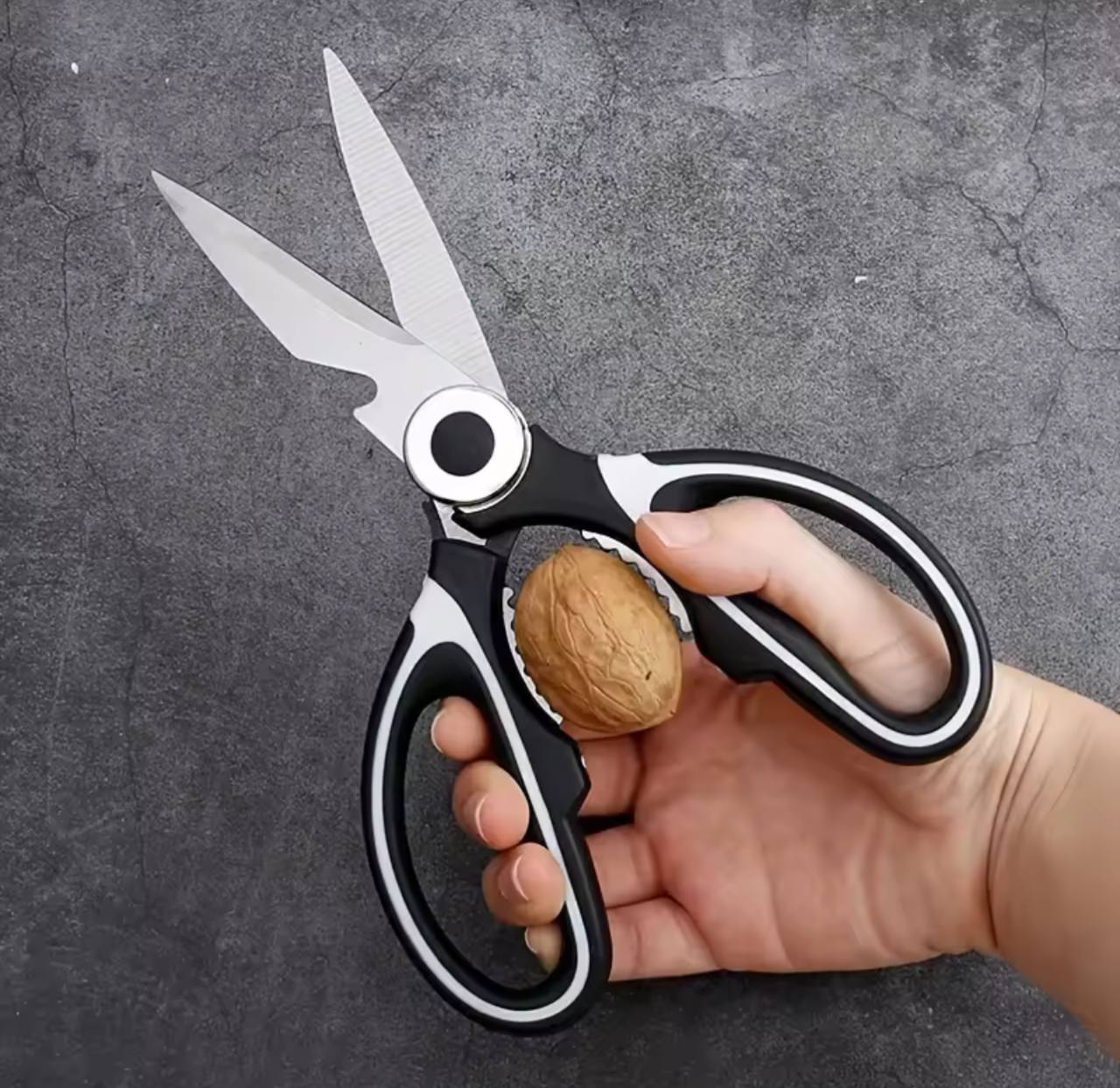 Nut cracker kitchen shears