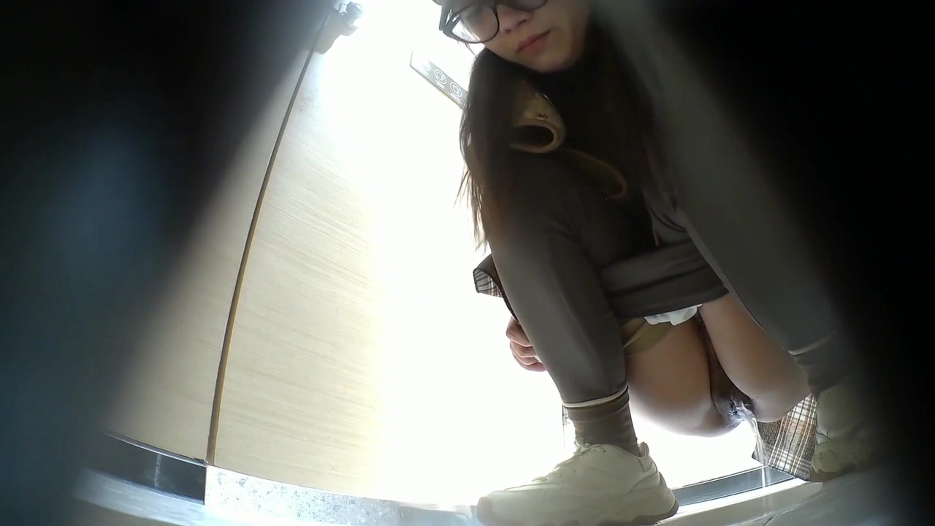 Toilet Spy — 0428(28) — screenshot 2