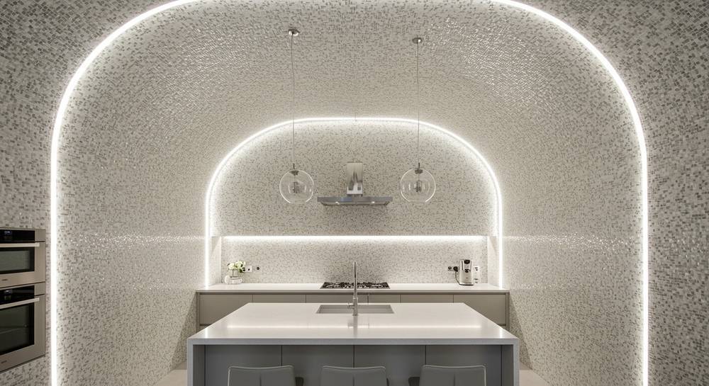 Contemporary kitchen featuring an elegant mosaic-clad barrel vault, offering architectural help for fluid, visually stunning interior mosaic design.